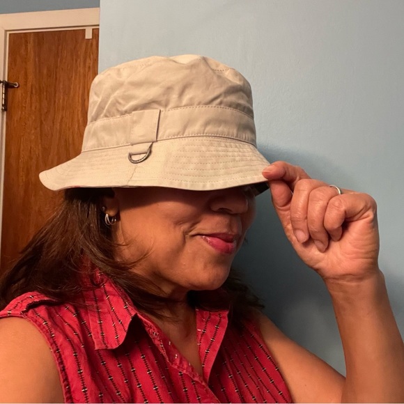 Burberry Reversible Nova Check/Beige Bucket Hat - Picture 3 of 7